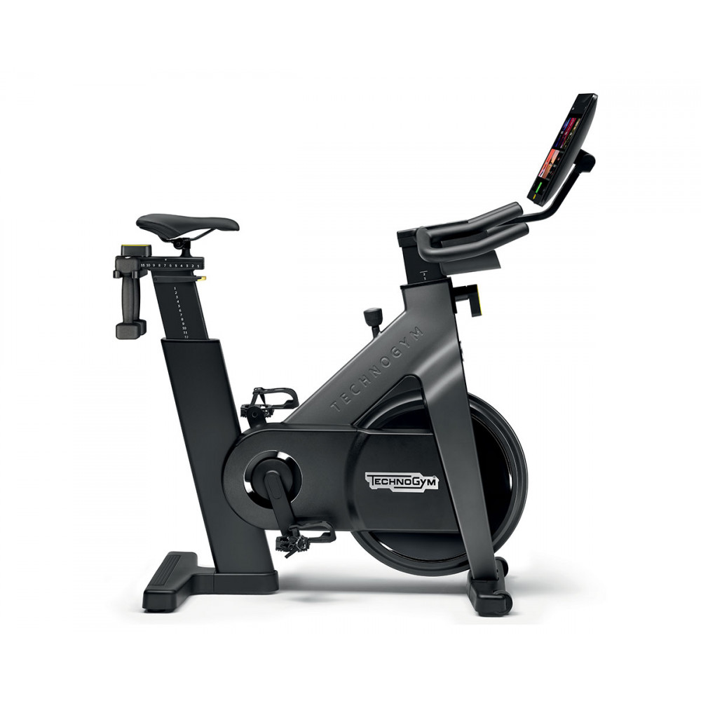 Technogym Bike, домашний велотренажёр с трансляцией тренировок по запросу